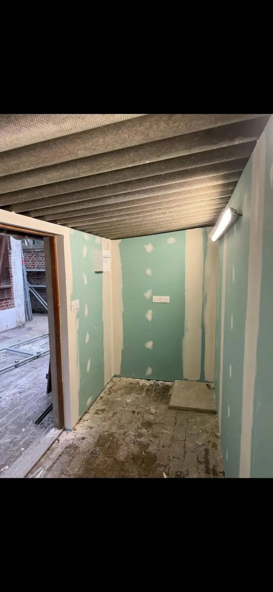 lissage-enduit-mur.jpg